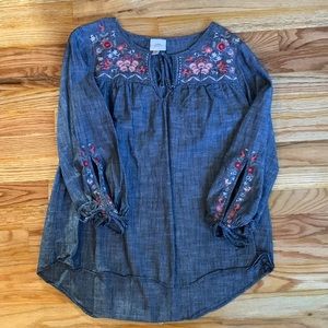 3/4 sleeve denim colored shirt with embroidery